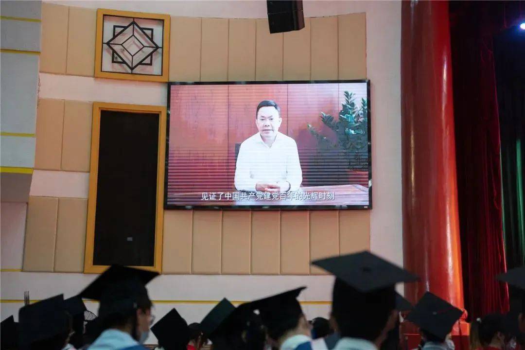 星空电子建设董事长庄重作为厦门大学校友代表在2022届毕业典礼上进行发言 